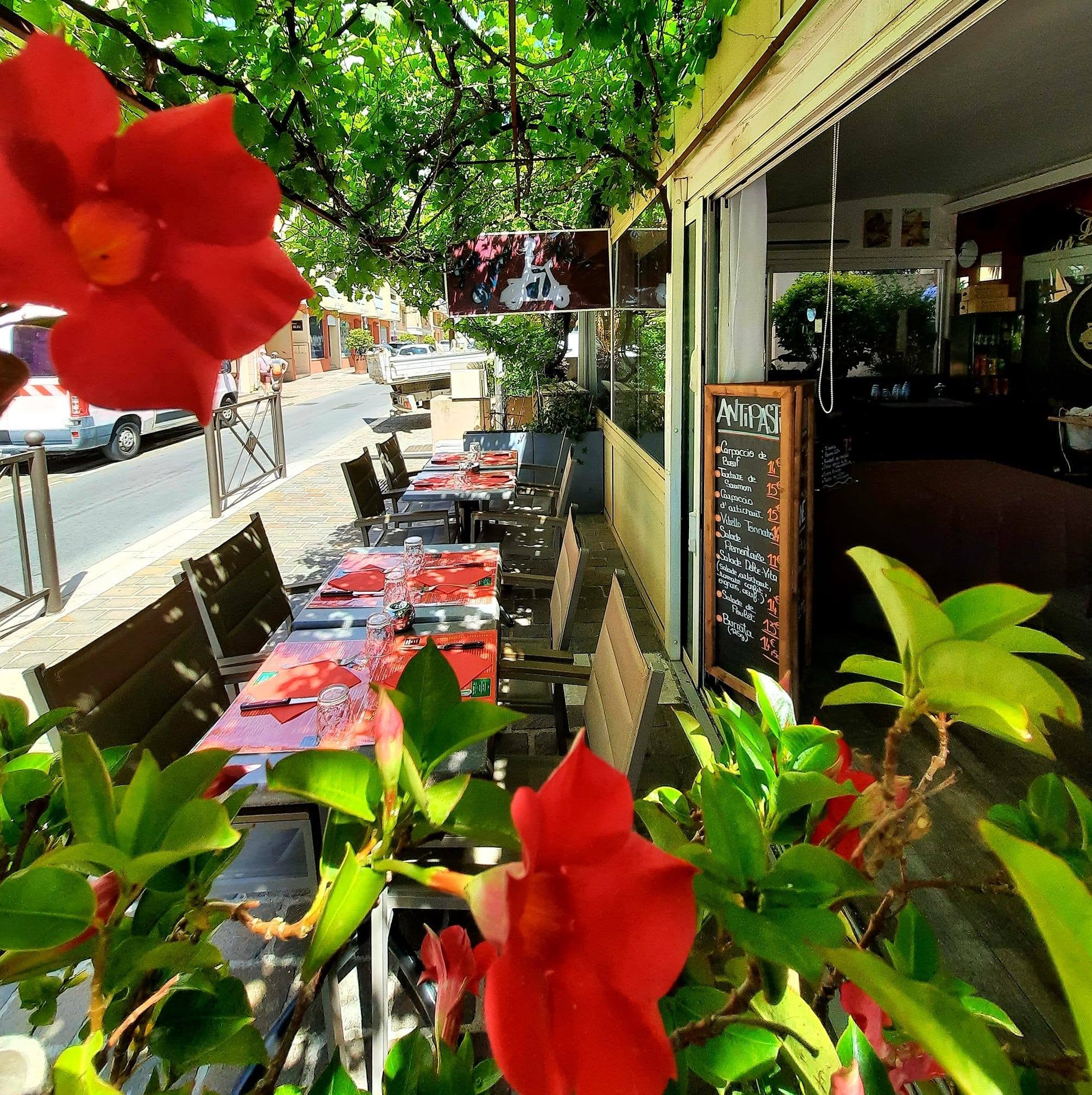 Terrasse fleurie de La Dolce Vita