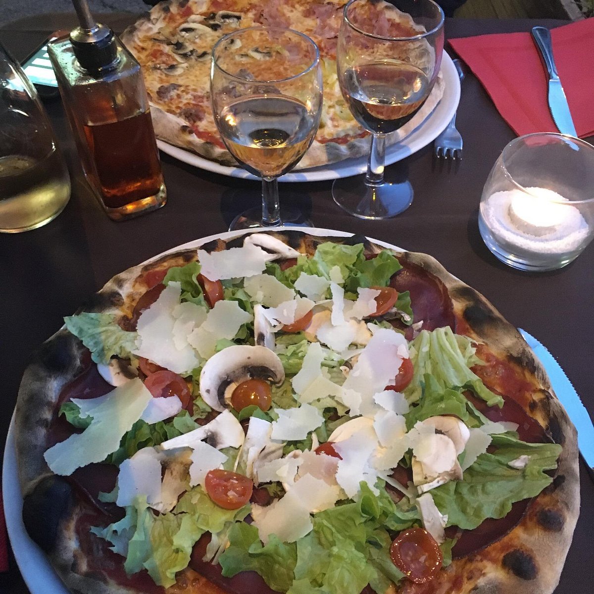 Pizza roquette et parmesan